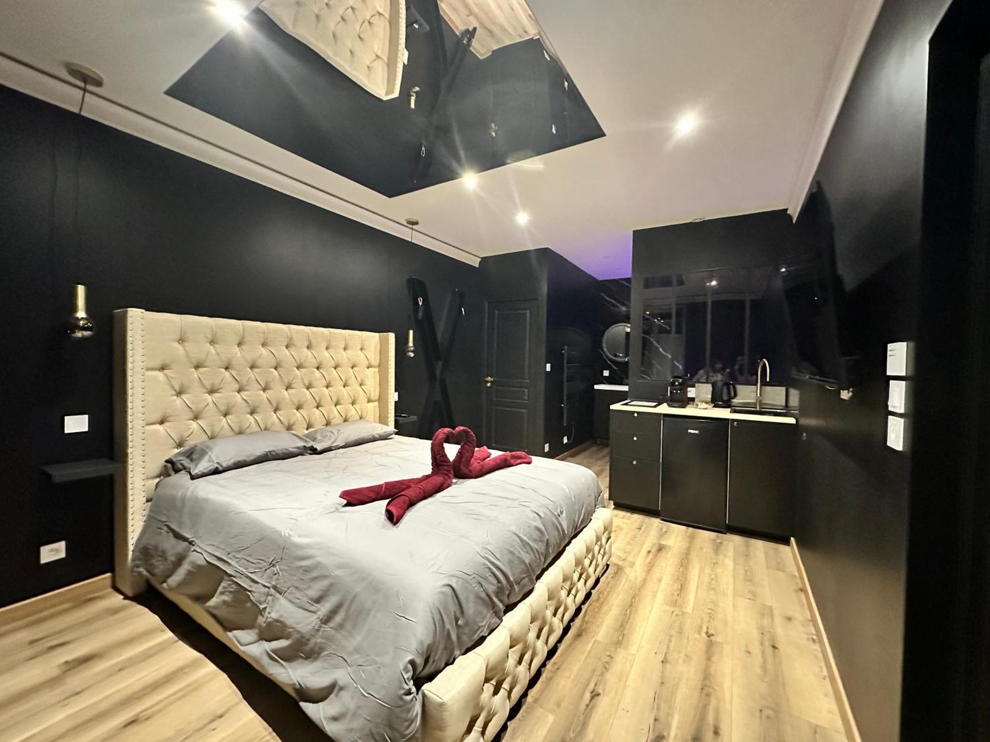 Dark Room Blois - Love Room Saint-Gervais-la-Foret Exterior photo